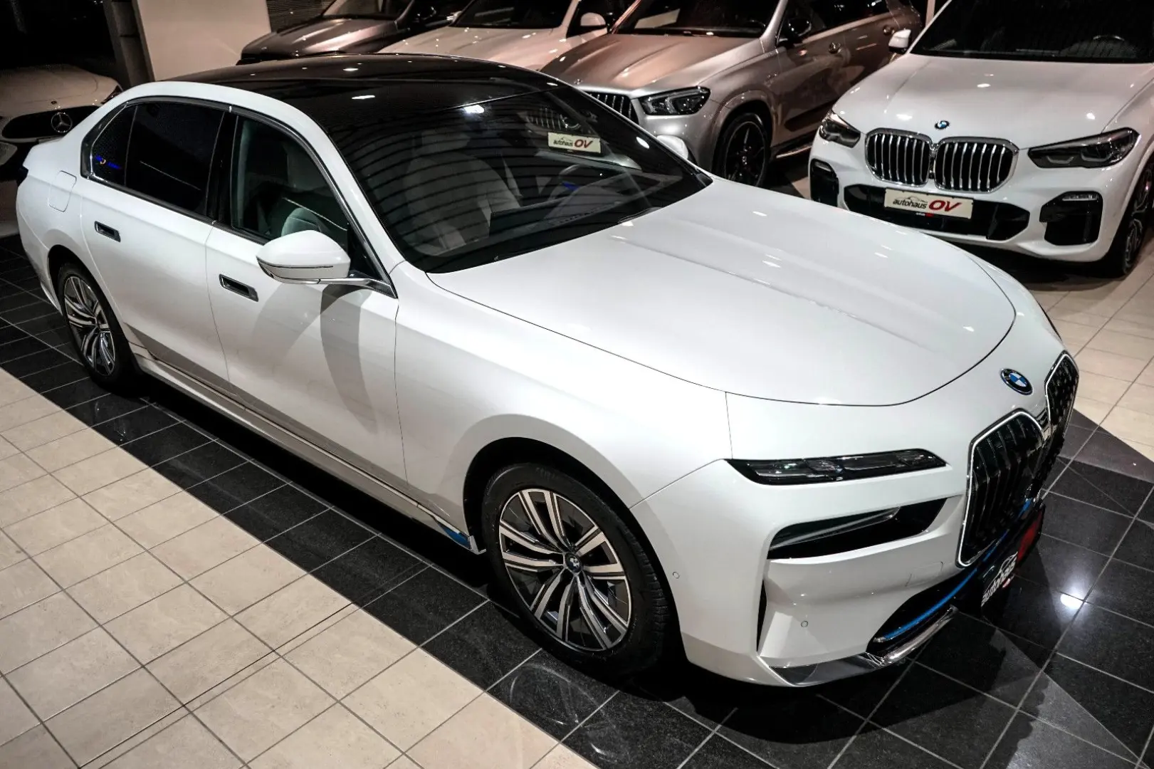 BMW i7 xDrive 60 *Theatre Screen