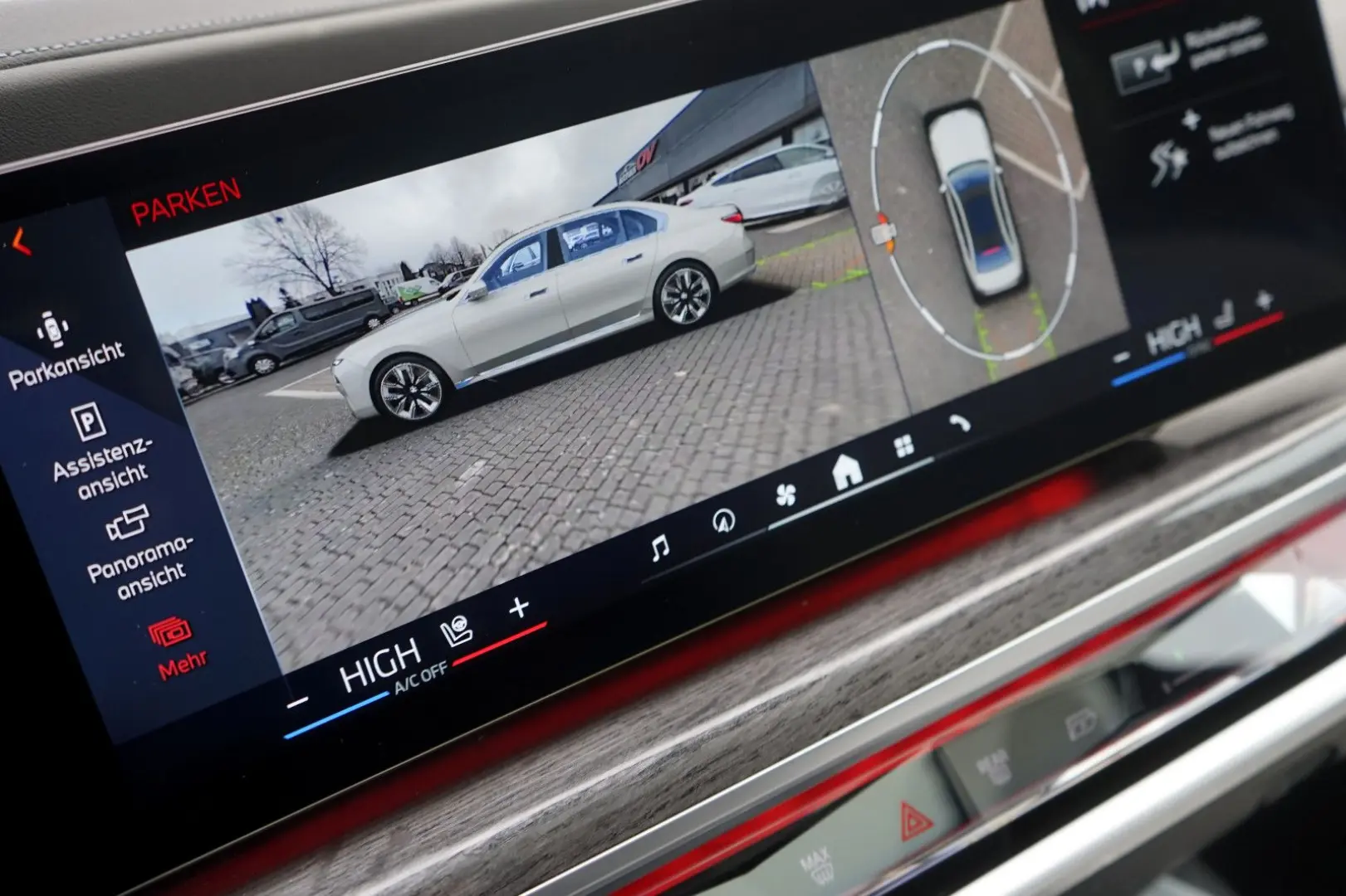 BMW i7 xDrive 60 *Theatre Screen