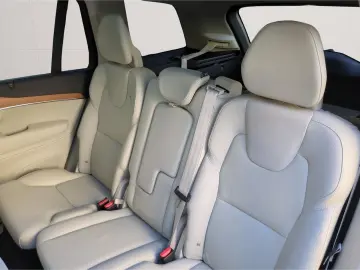 XC90 T8 Recharge Inscription Expr. *Luft*Pano*36