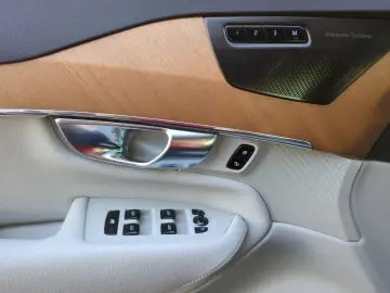 XC90 T8 Recharge Inscription Expr. *Luft*Pano*36