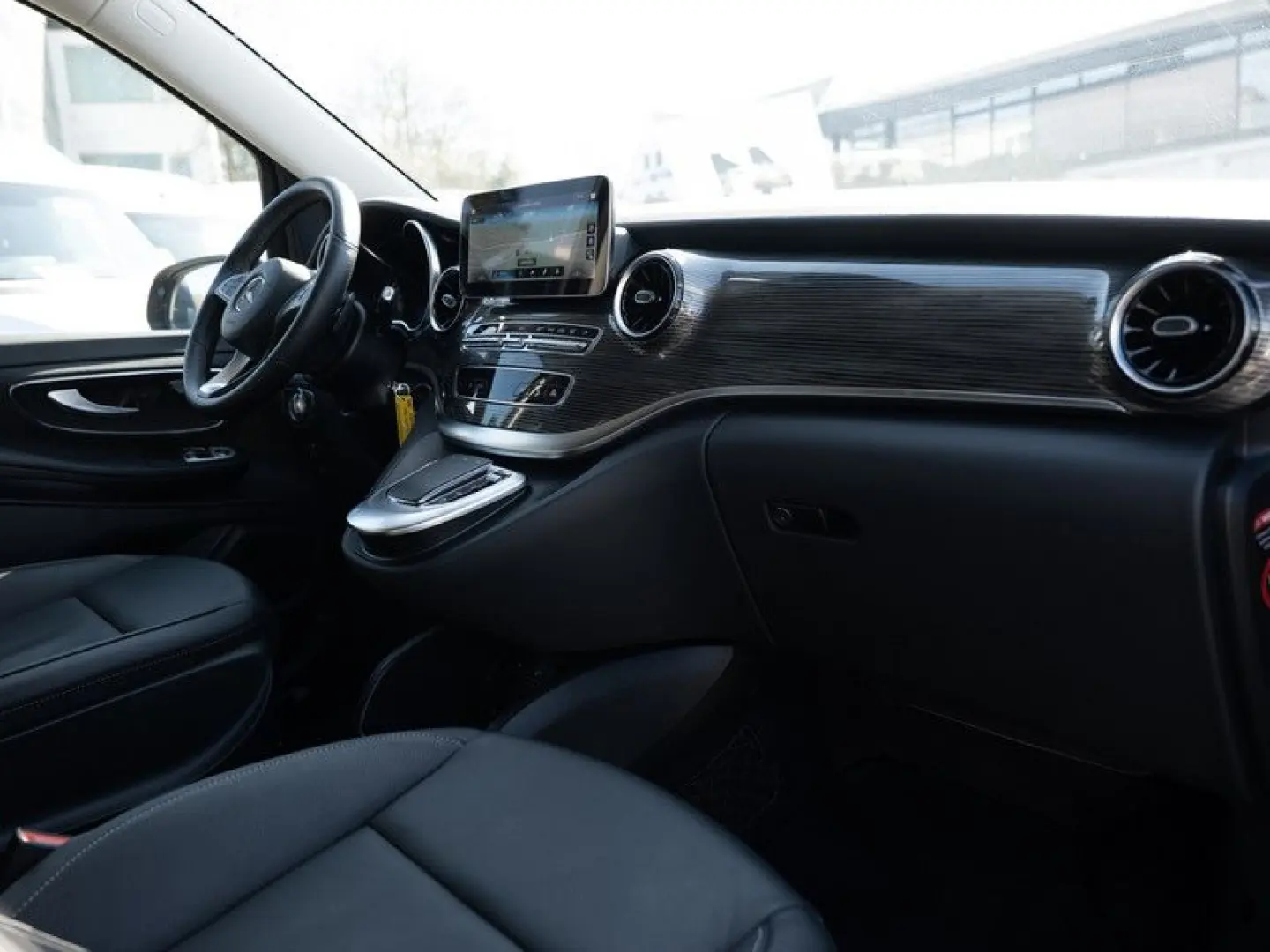 V 300 AVANTGARDE L+4x4+DISTR+AHK2,5T+7-SITZE+LED
