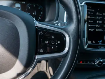 XC90 B5 Mild-Hybrid Diesel AWD Momentum Pro HUD