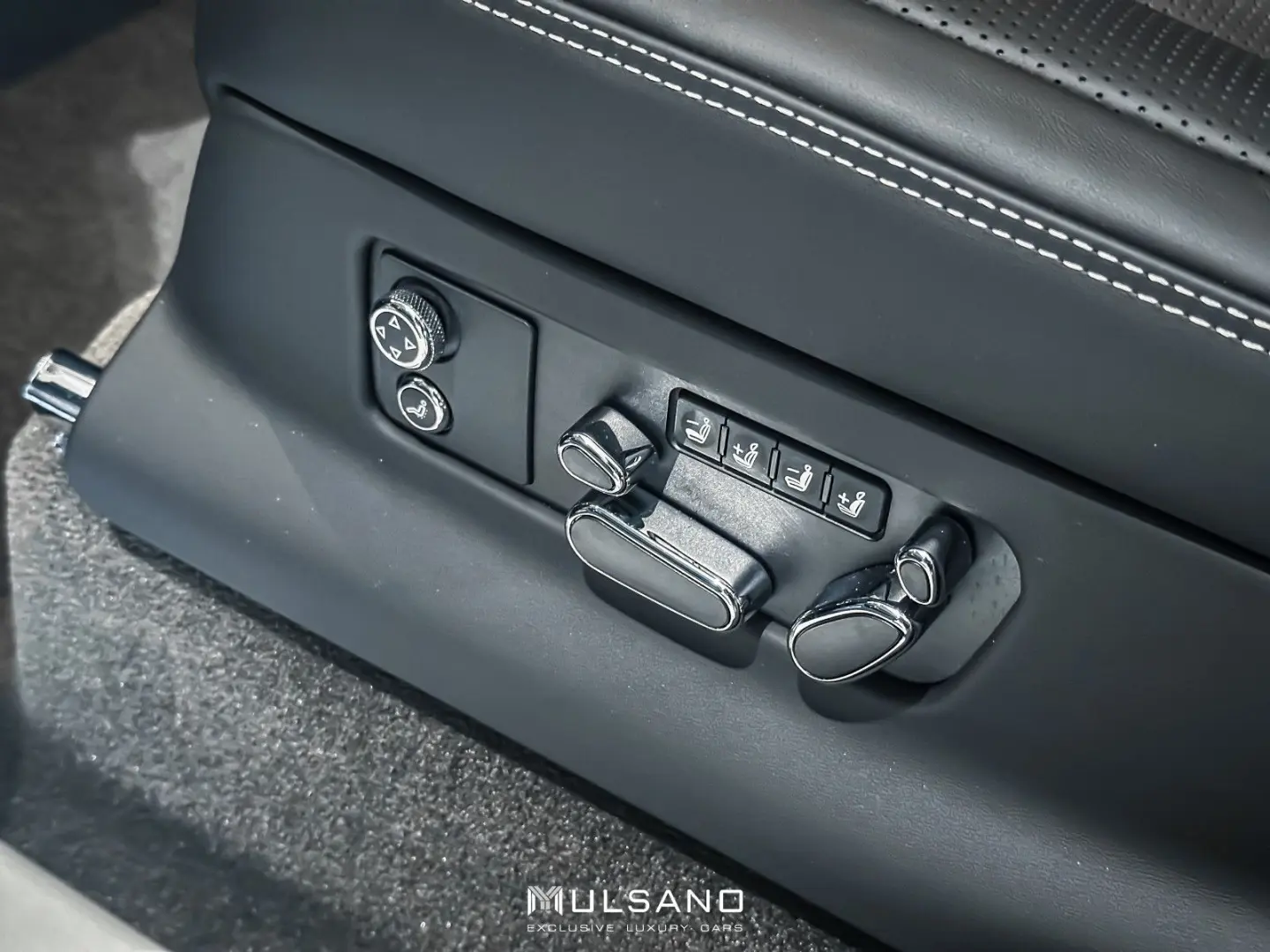 Bentayga EWB Azure First Edition BLACKLINE MULLI
