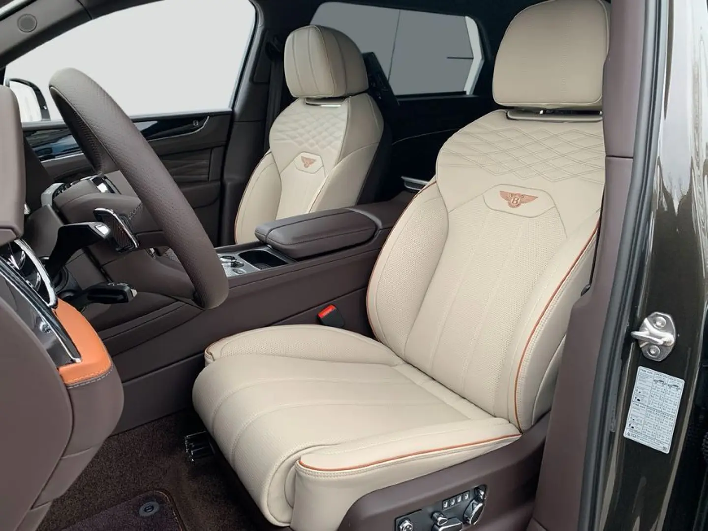 New Bentayga EWB V8 Mulliner