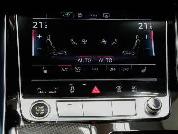 Q8 60 TFSIe quattro Competition Plus S line Pano