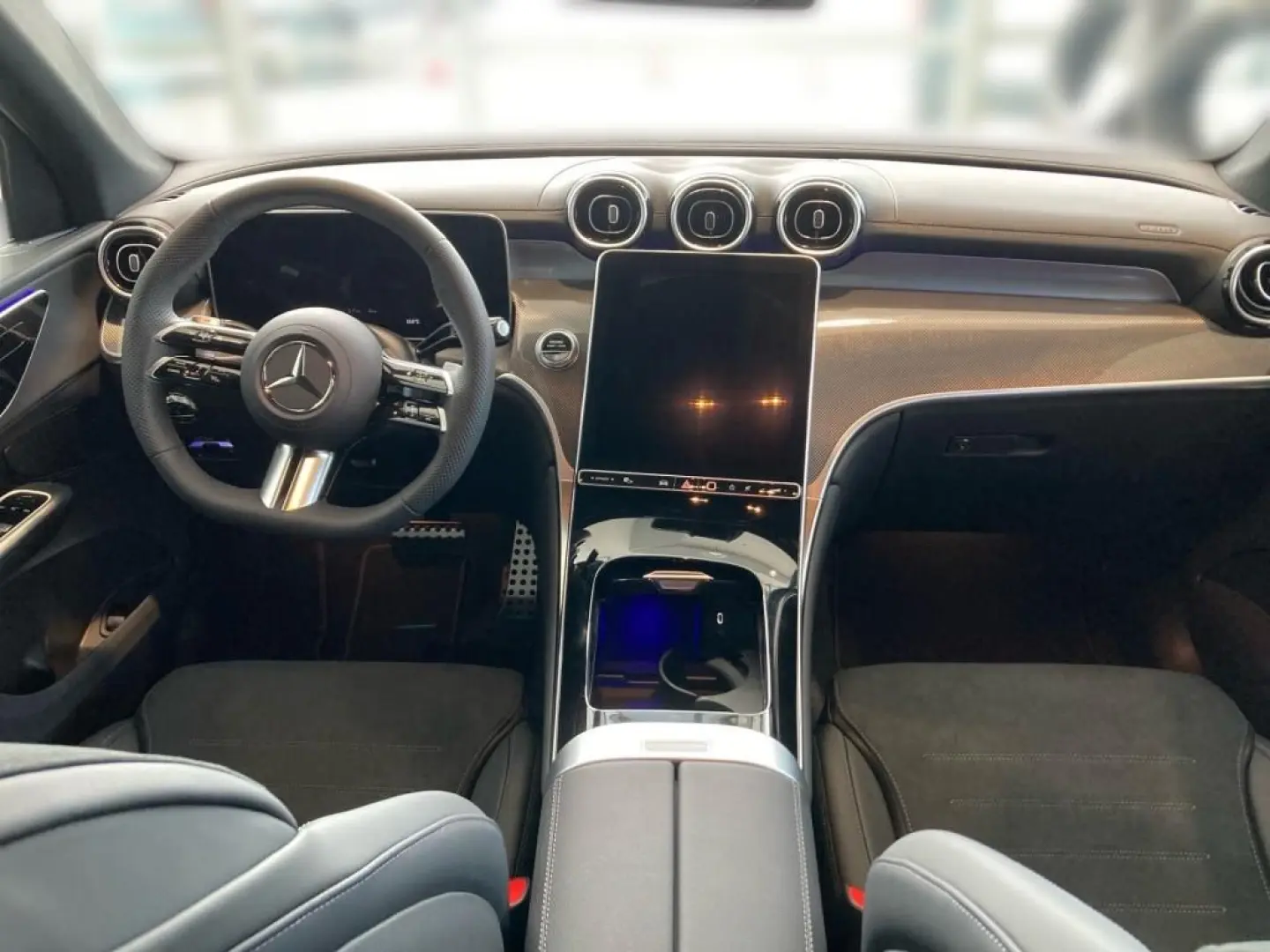 GLC 200 4M AMG-Line+Night+AHK+DISTRONIC+MBUX+LED