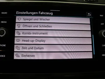 Tiguan R-Line DCC Pano HUD STHZ Matrix AHK