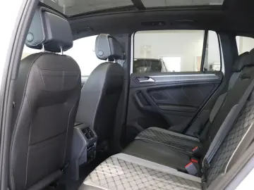 Tiguan R-Line DCC Pano HUD STHZ Matrix AHK