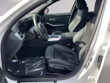 320d xDrive LCI M Sport LED Driving Assistant