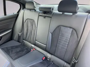 320d xDrive LCI M Sport LED Driving Assistant