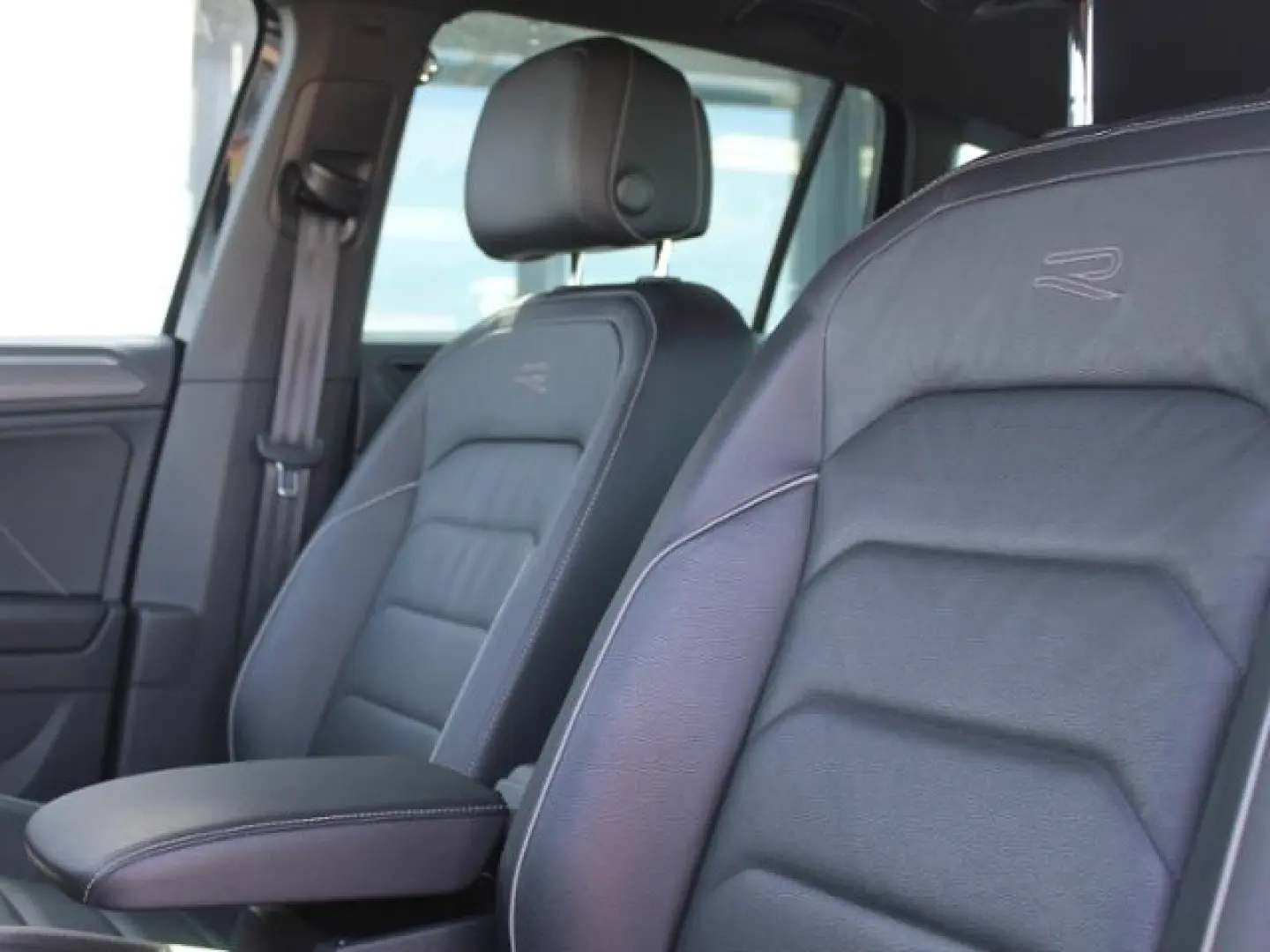 Tiguan 2.0 TSI 4Motion R-Line , Vollleder, ACC,