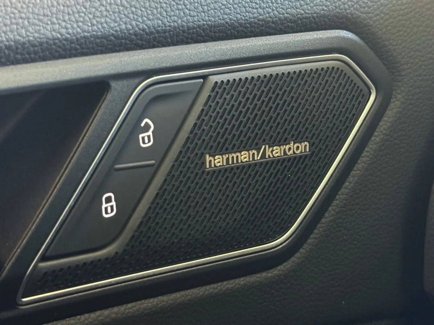 Tiguan R 2.0 TSI DSG 4MOTION, AHK, R.Kam., Pano