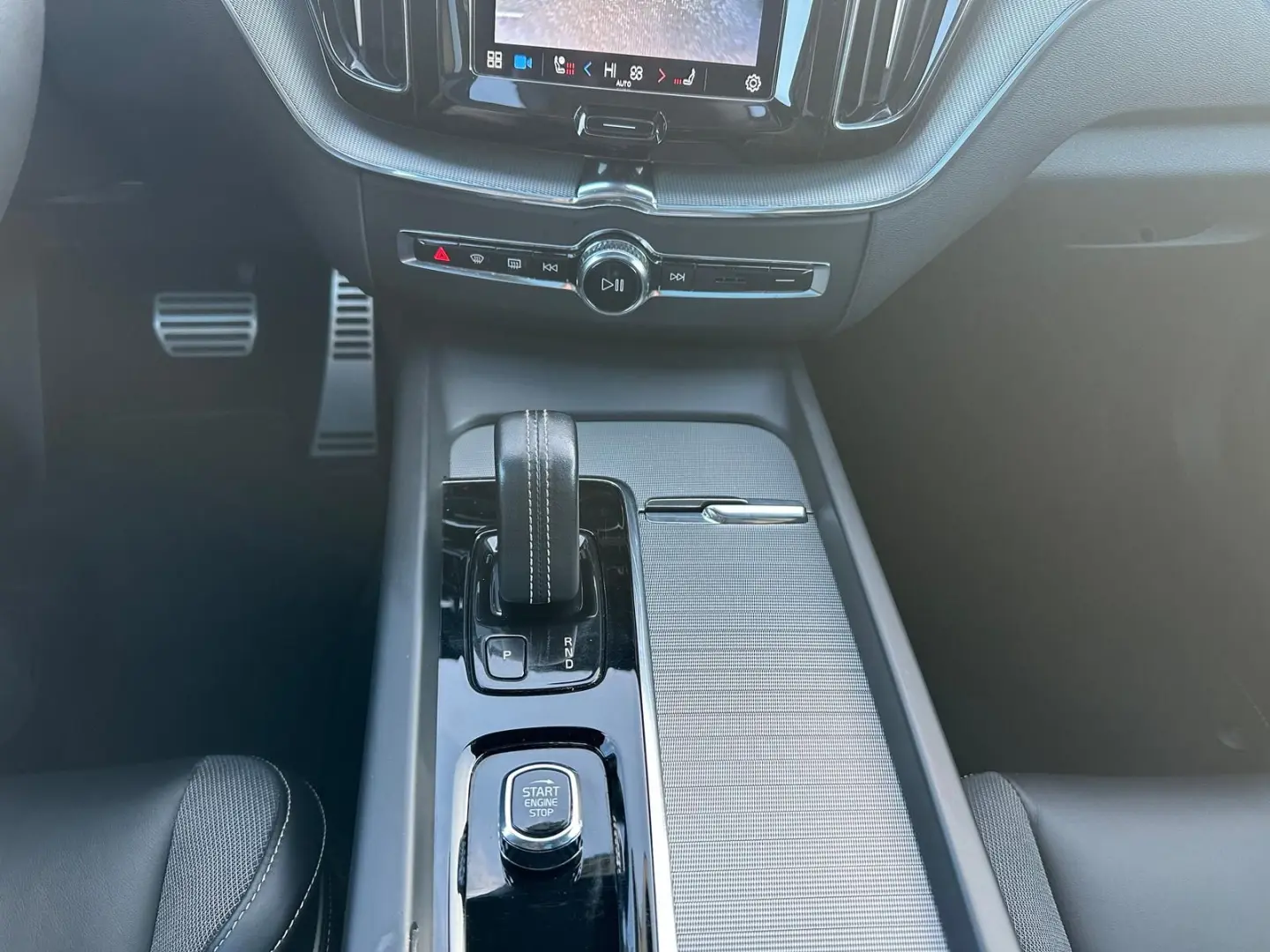XC60 T8 AWD Recharge R Design 360° AHK HUD LUFT