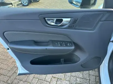 XC60 T8 AWD Recharge R Design 360° AHK HUD LUFT