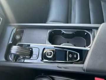 XC60 T8 AWD Recharge R Design 360° AHK HUD LUFT