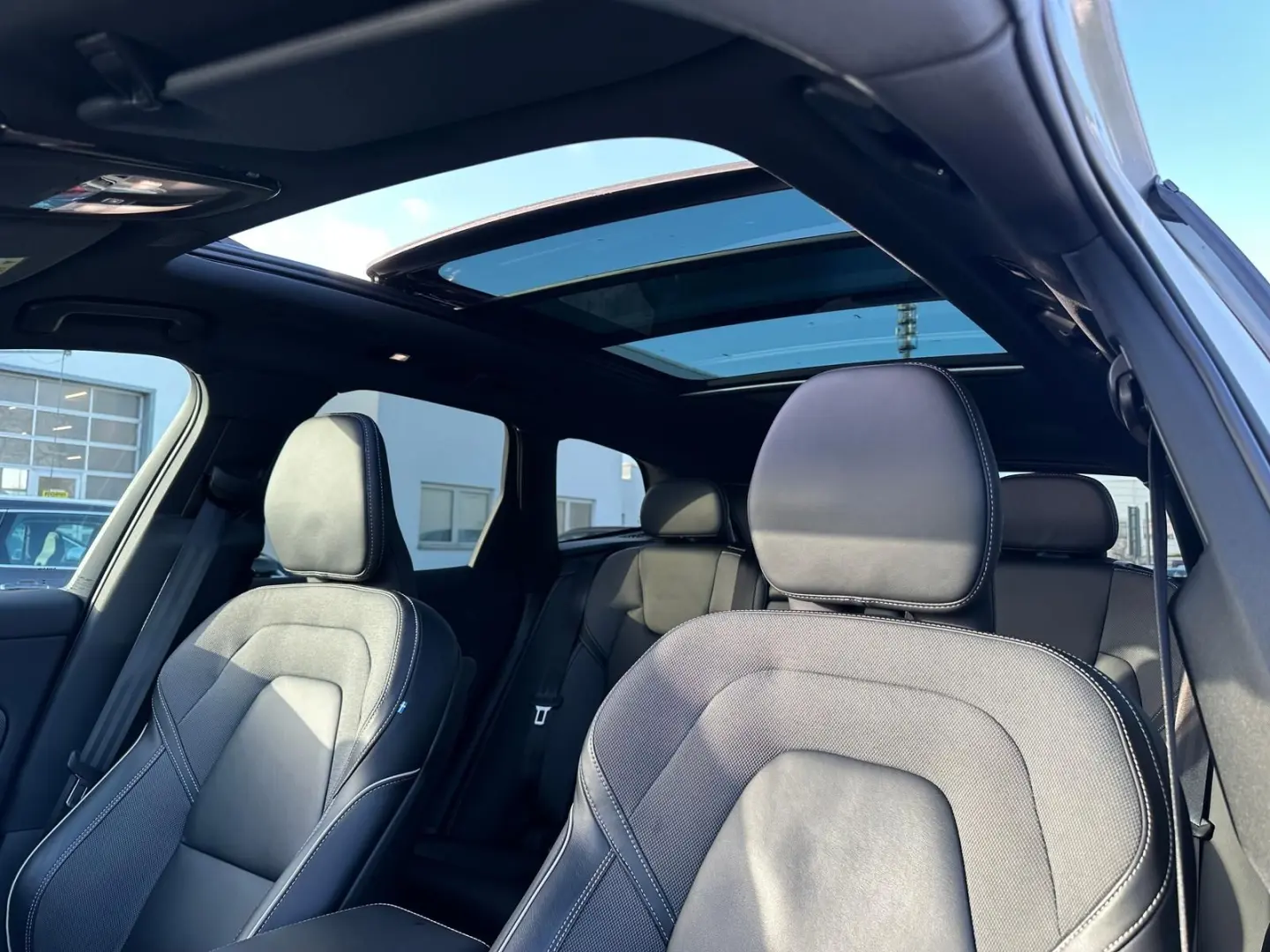 XC60 T8 AWD Recharge R Design 360° AHK HUD LUFT