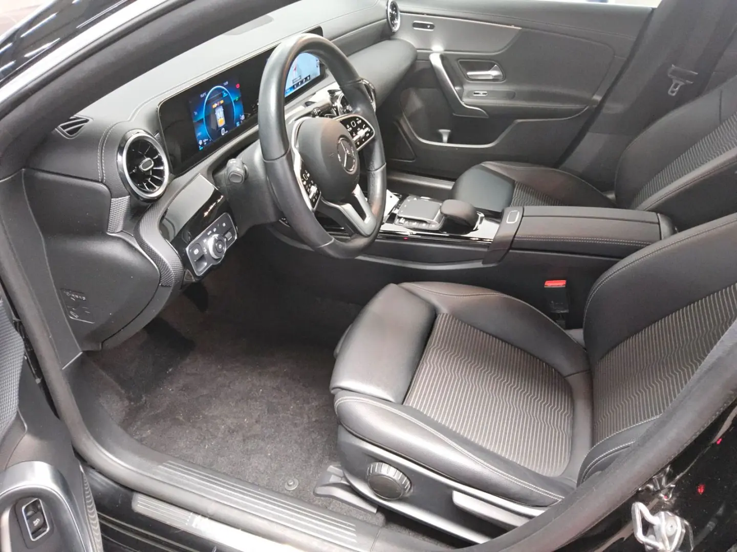 CLA 200 d Progressive AHK Navi LED RfK