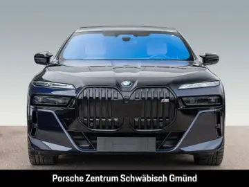 M760 e xDrive Lim EU6d Park-Assistent