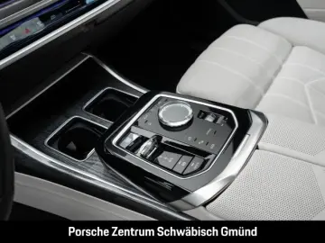 M760 e xDrive Lim EU6d Park-Assistent