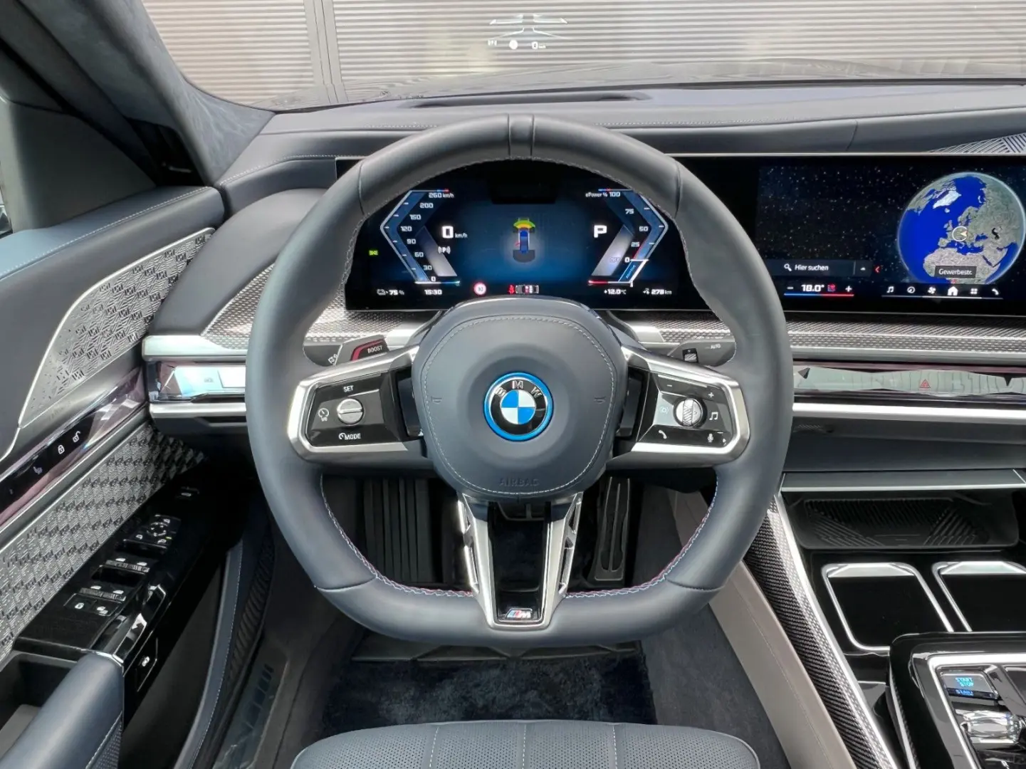 i7 xDrive M70 *Pano Sky *AutobaAss *HUD* Lounge*Theater