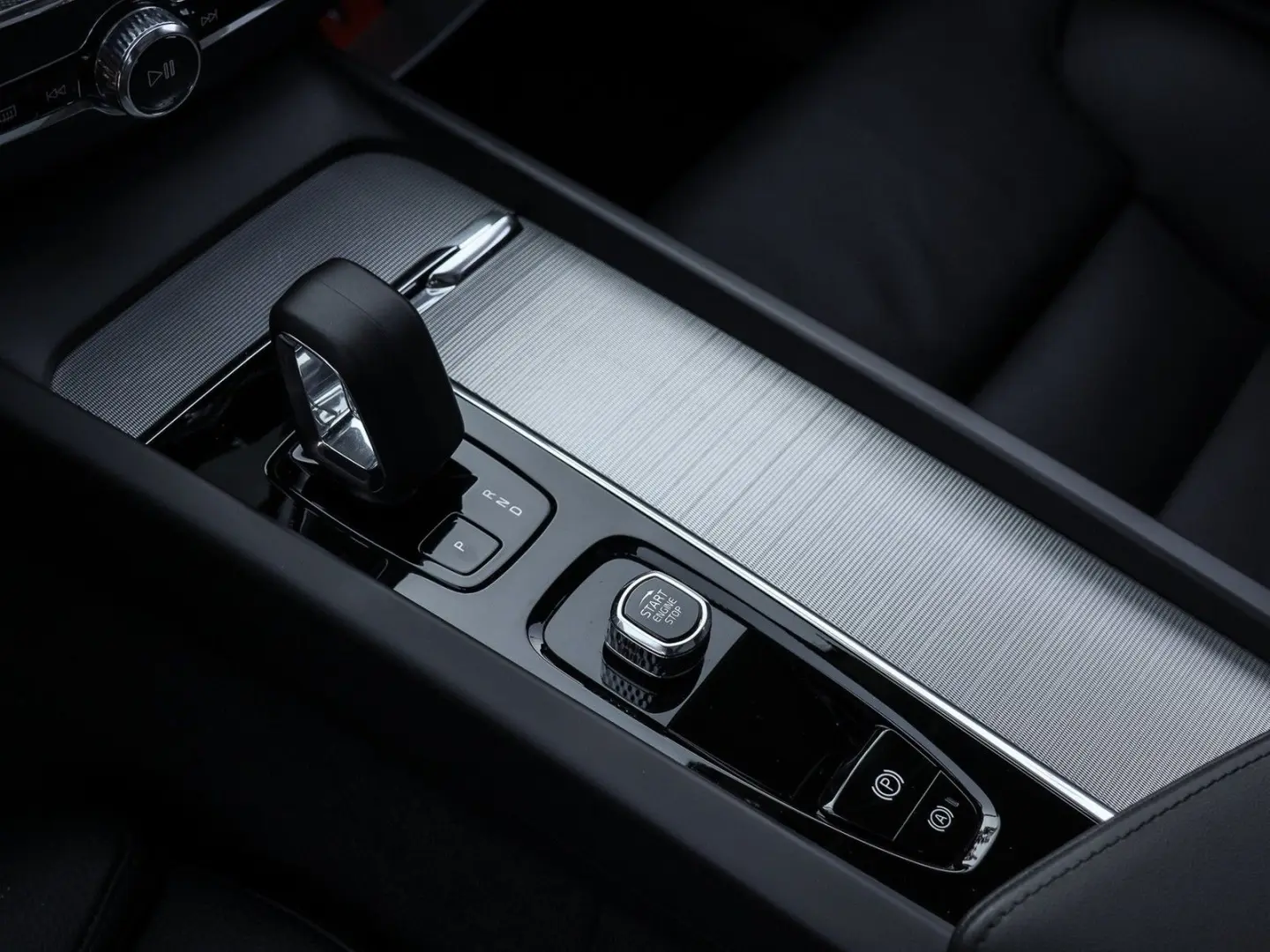 XC60 T8 Recharge Ultra Dark AWD NP:87.820,-//21