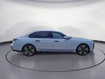 740d xDrive Fond-Entertainment Sky Lounge Autoba