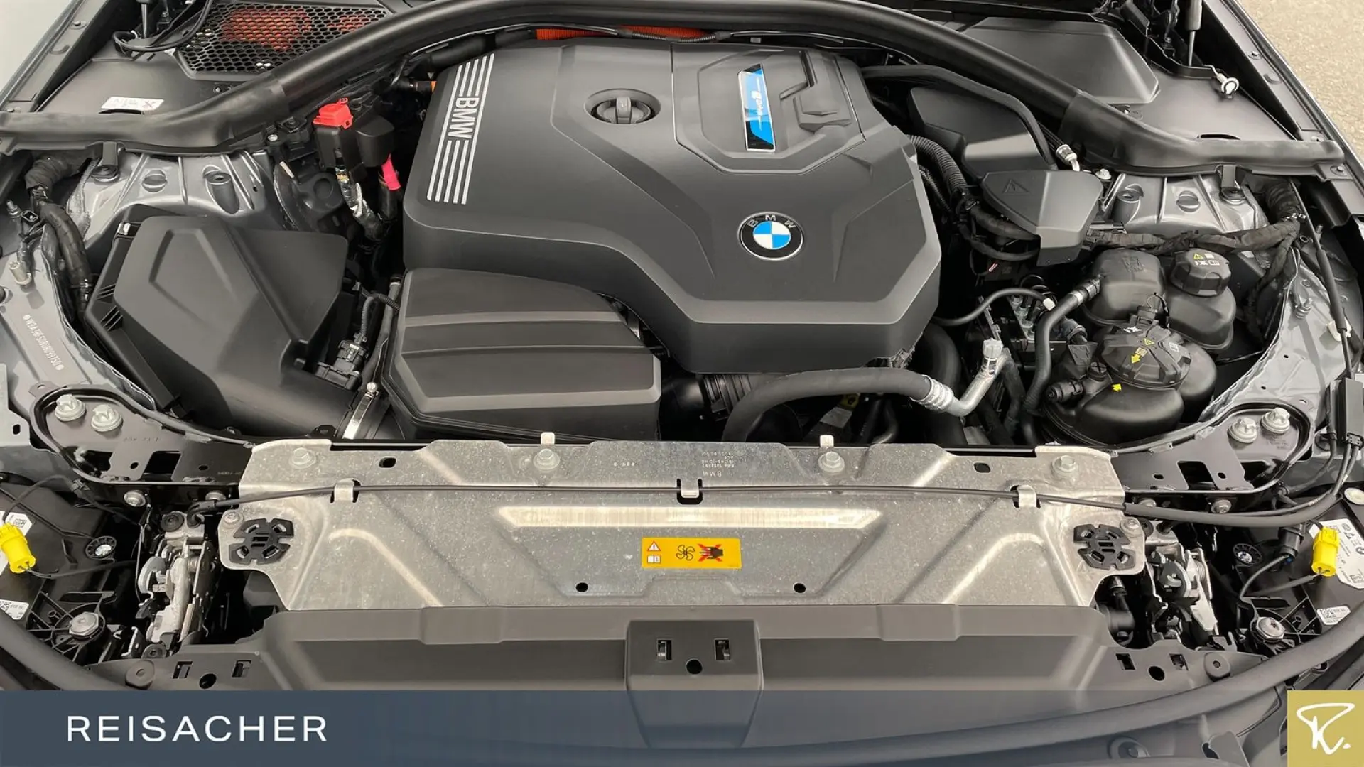 330e A xDrive Lim AdaptLED RFK PDC HuD HiFi 17