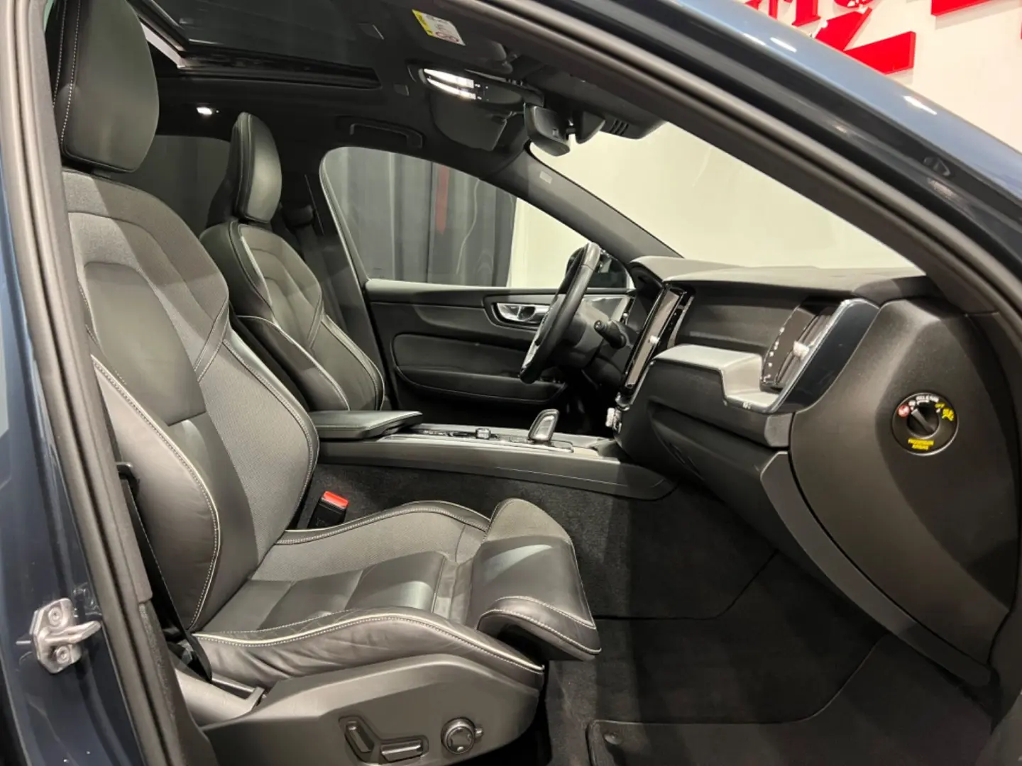 XC60 R Design AWD Facelift PANO+HUD+°360KAM+AHK