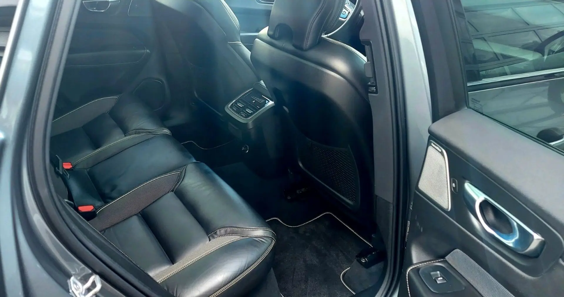 XC60 D4 R-Design 2WD, ACC, B&W