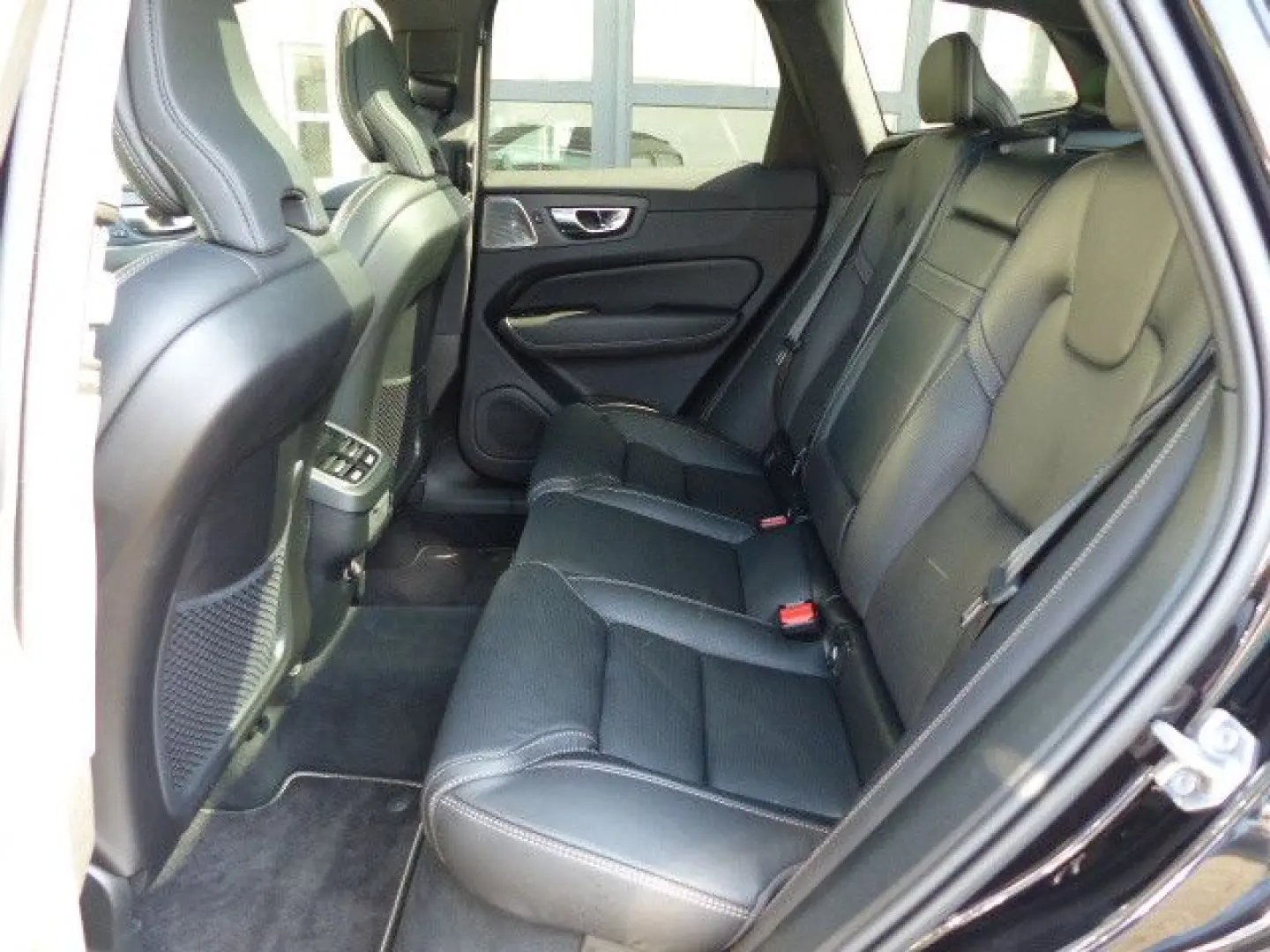 XC60 R Design B5 AWD Aut.*HUD*PANO*B+W*360°*21