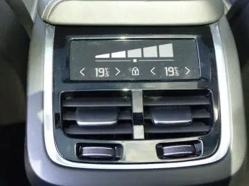 XC60 R Design B5 AWD Aut.*HUD*PANO*B+W*360°*21