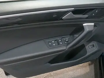 Tiguan R-Line 4Motion 2.0 TSI*PANORAMA*360°*AHK