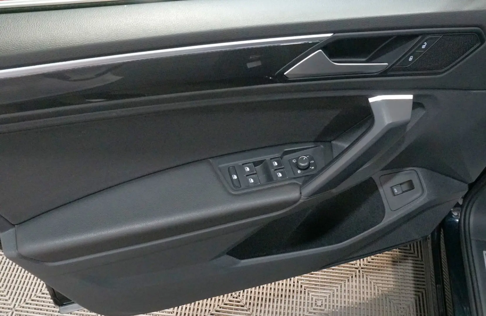Tiguan R-Line 4Motion 2.0 TSI*PANORAMA*360°*AHK