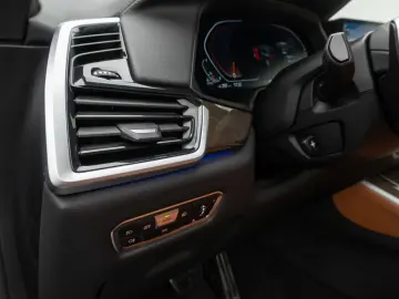 X5 xD30d M Sport B&W HUD DAB Panorama 22Zoll