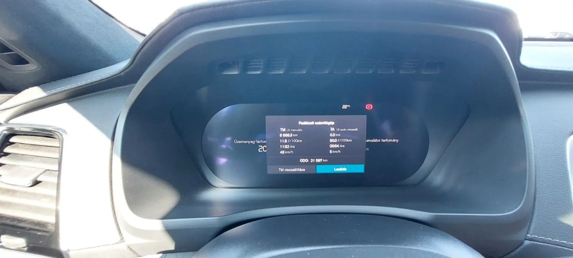 XC90 Ultra Dark Recharge Plug-In Hybrid AWD