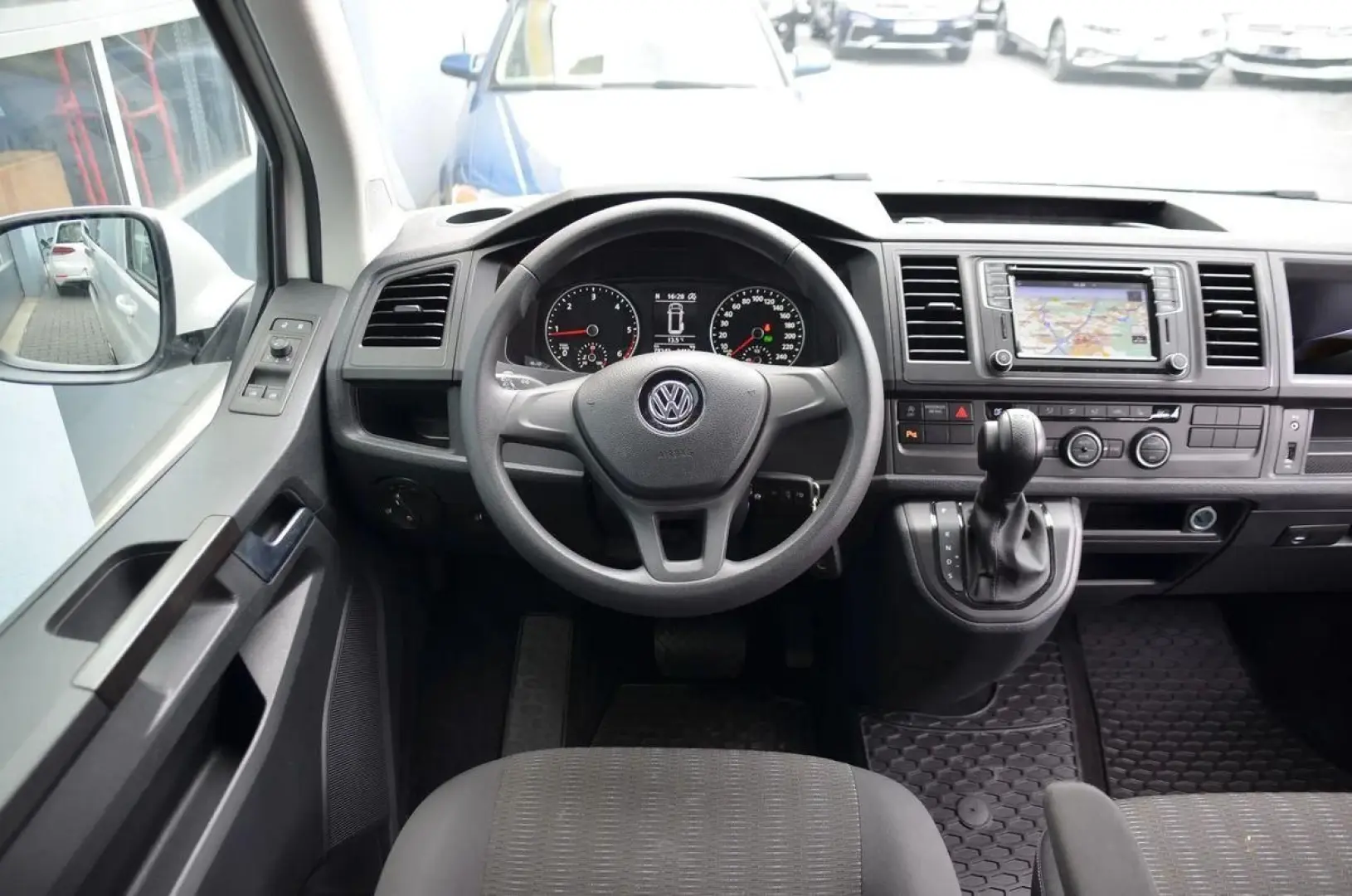 T6  Caravelle TDI DSG 9-SITZ Lang NAVI AHK VORBR