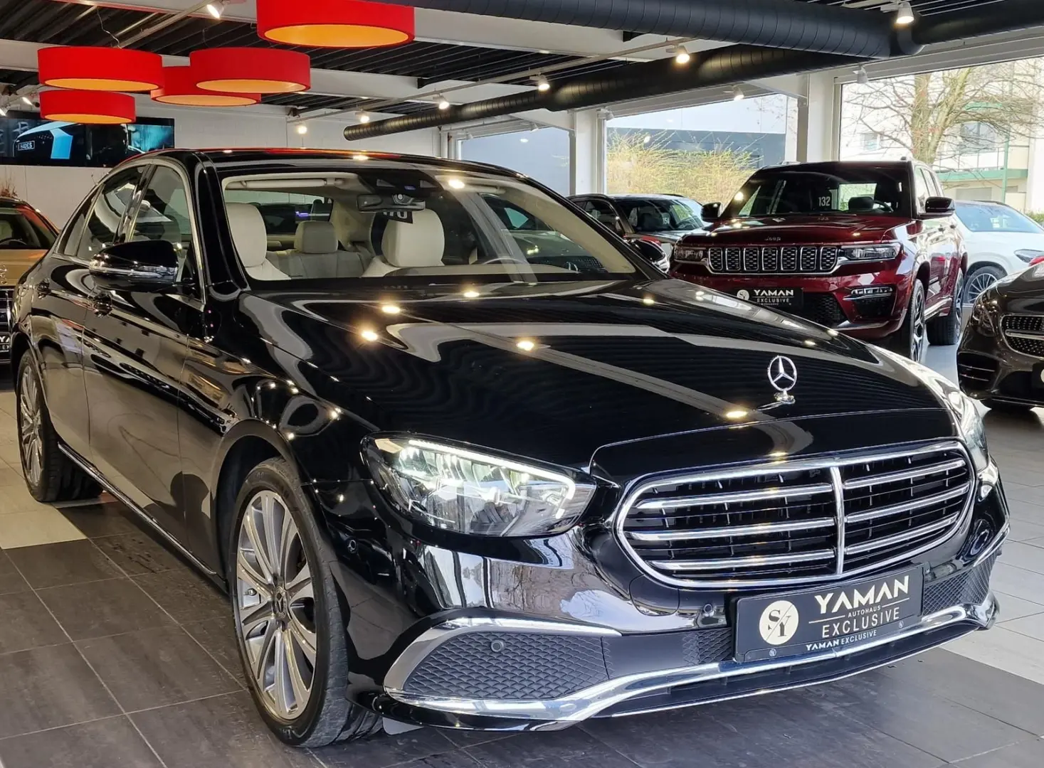 E 300 e Lim Exclusiv*Pano*AHK*RFK*19