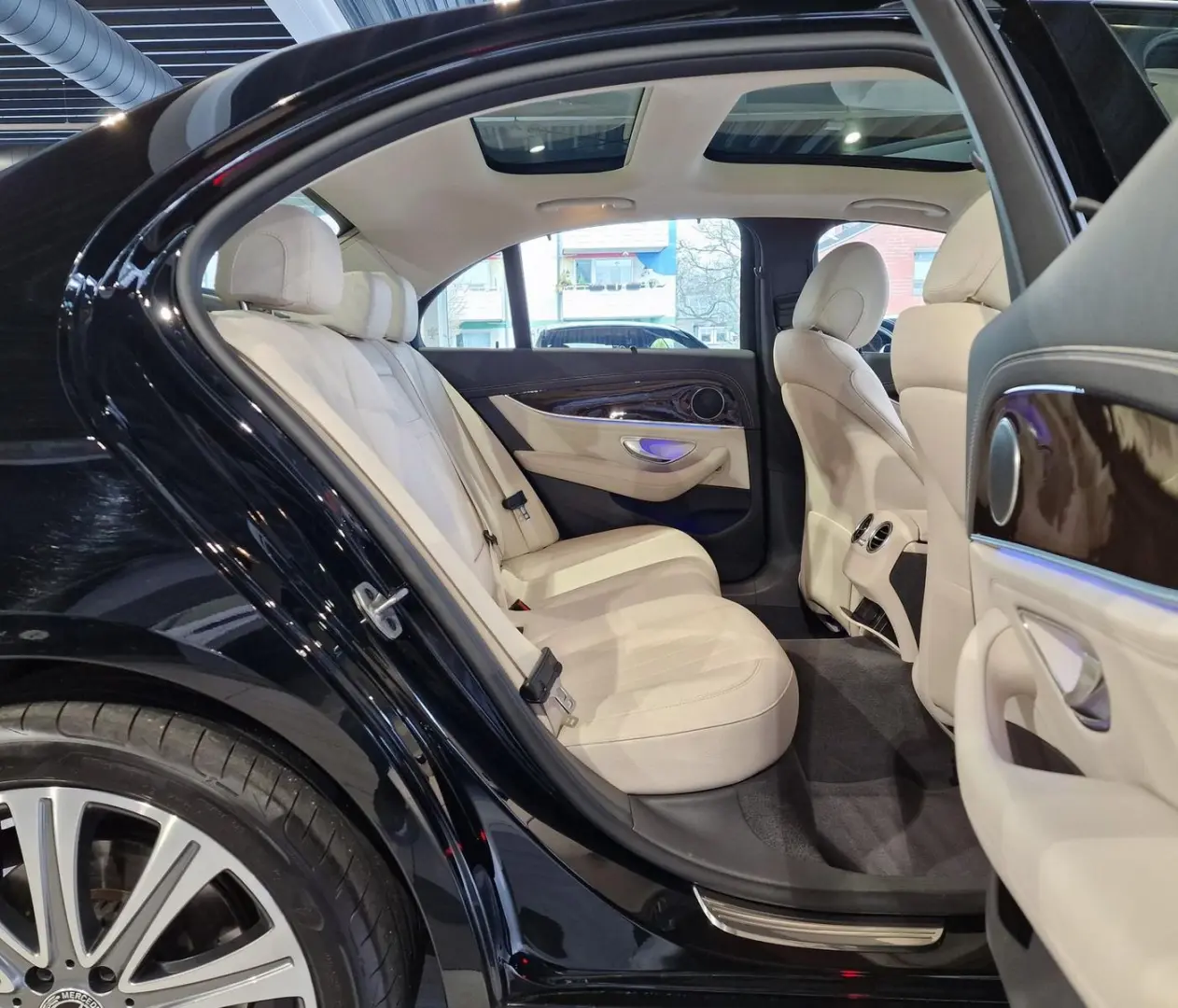 E 300 e Lim Exclusiv*Pano*AHK*RFK*19