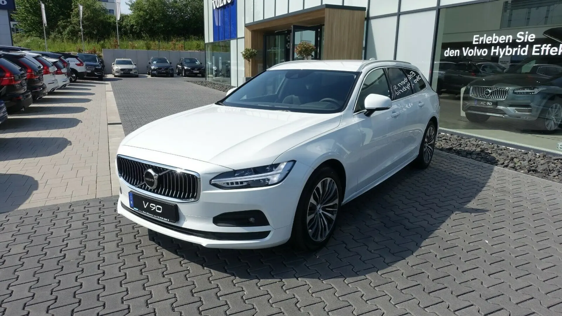 V90 Momentum Pro B4