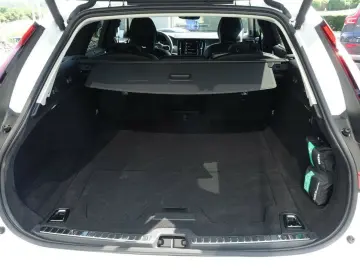 V90 Momentum Pro B4