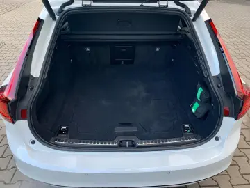 V90 B4 Plus Dark