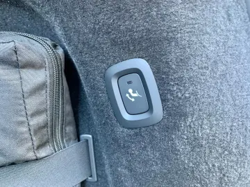 V90 B4 Plus Dark