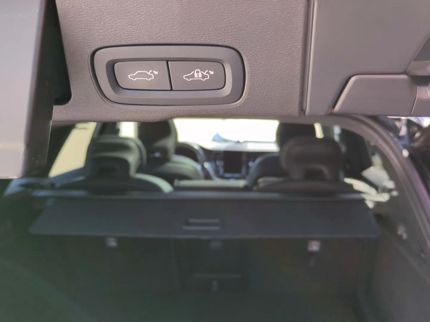 XC60 R Design Recharge Plug-In Hybrid AWD