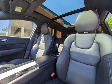 XC60 R Design Recharge Plug-In Hybrid AWD