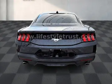 Mustang EcoBoost Coupe Premium 2.3L € 35.900 T1