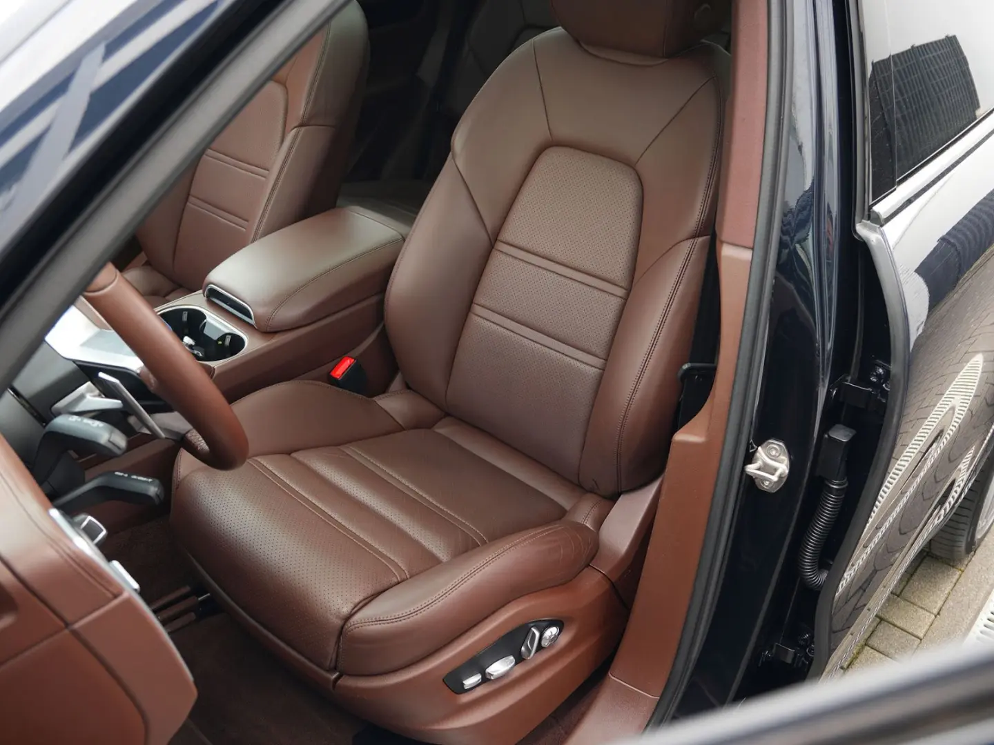 E-Hybrid Coupé  LEDER BRAUN-LUFTF.-PANO-21TURBO