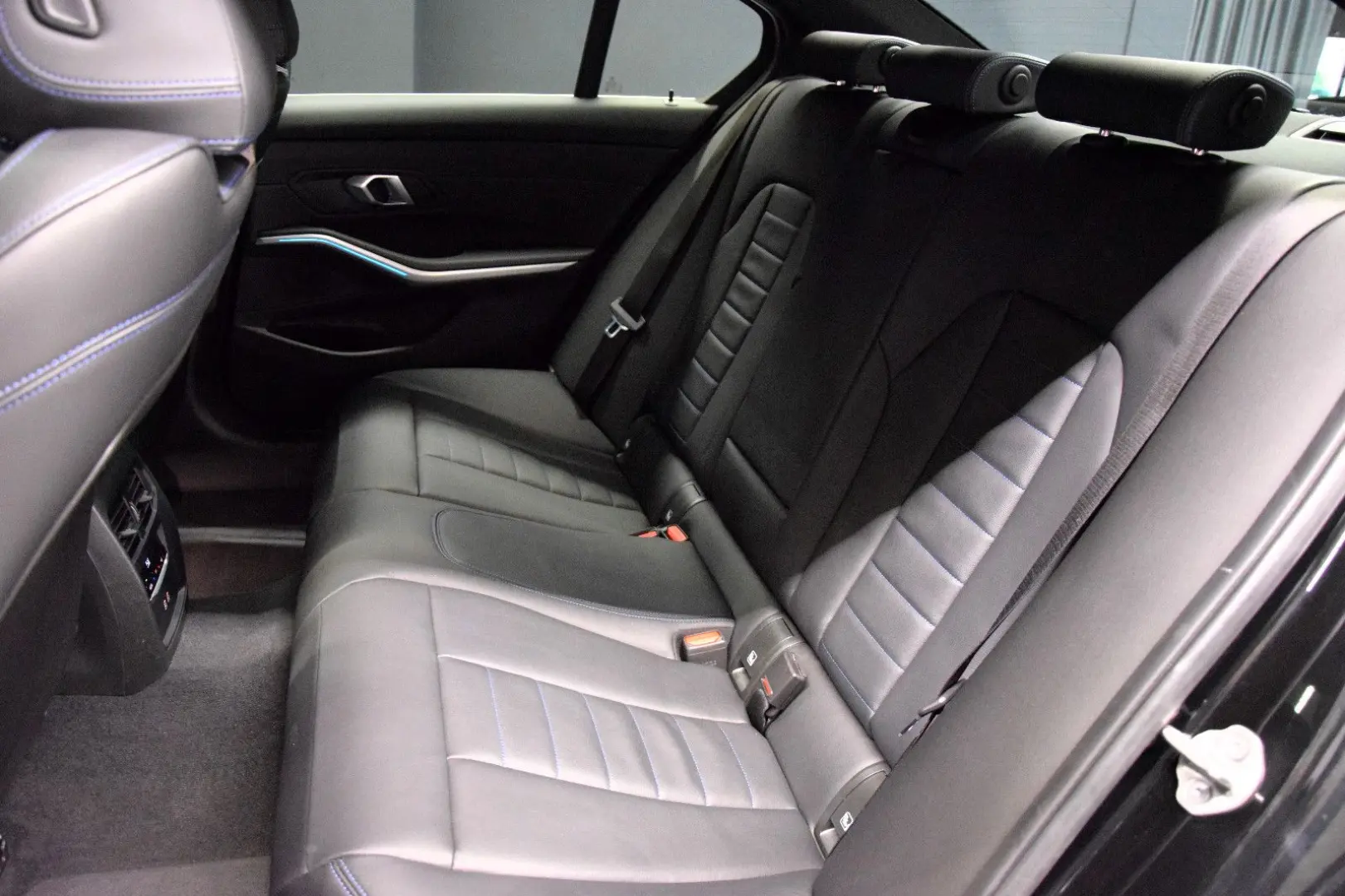 330i xDrive Limousine M Sport Leder HuD ACC AHK