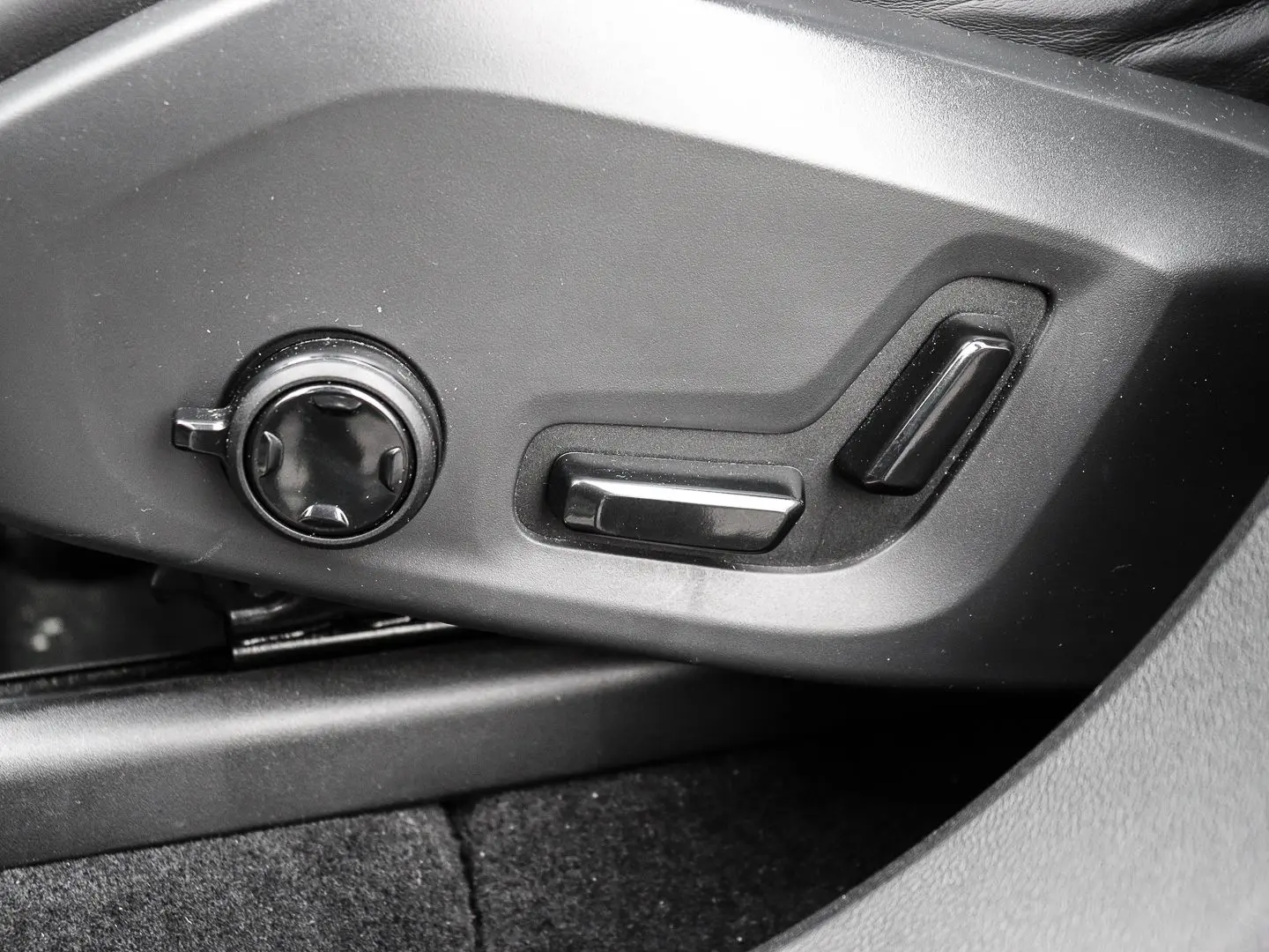 XC60 R Design 2WD B4 Benzin EU6d AHK Navi Digita