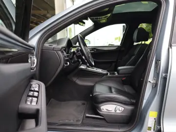 Macan 2.0 AWD/SportChrono/360*/SHZ/LHZ/BOSÉ/R20