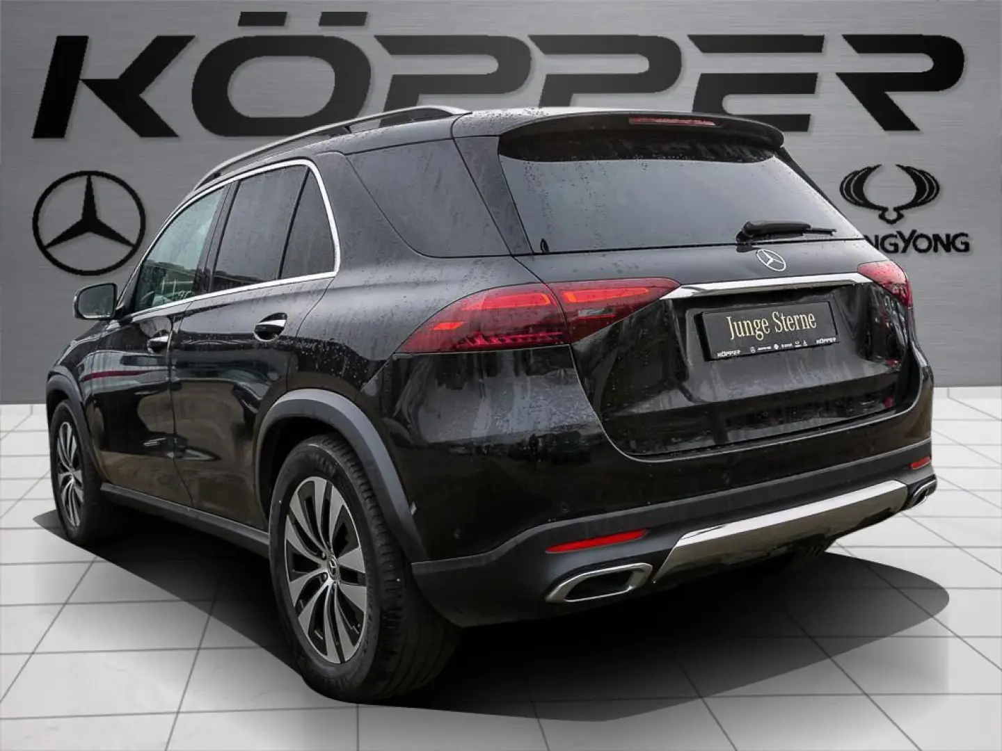 GLE 300 d 4M Advanced PLUS Pano Black Kamera LED